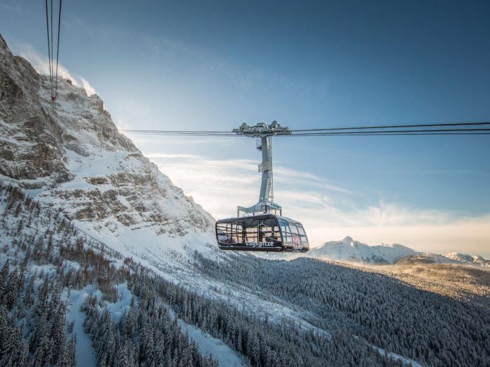 Die neue Seilbahn wird künftig bis zu 580 Gäste stündlich auf die Zugspitze bringen. Die Bahn wartet mit drei Weltrekorden auf.