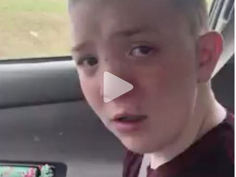 Keaton wird von seinen Schülern gemobbt. In einem Video sprach er darüber. Keaton wird von seinen Schülern gemobbt. In einem Video sprach er darüber.