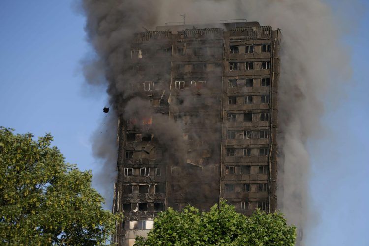 Feuer-Inferno in Londoner Wohnkomplex. (AP) Feuer-Inferno in Londoner Wohnkomplex. (AP)