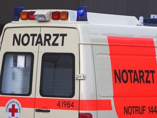 Der Mann wurde vom Notarzt versorgt und verstarb später im Krankenhaus.