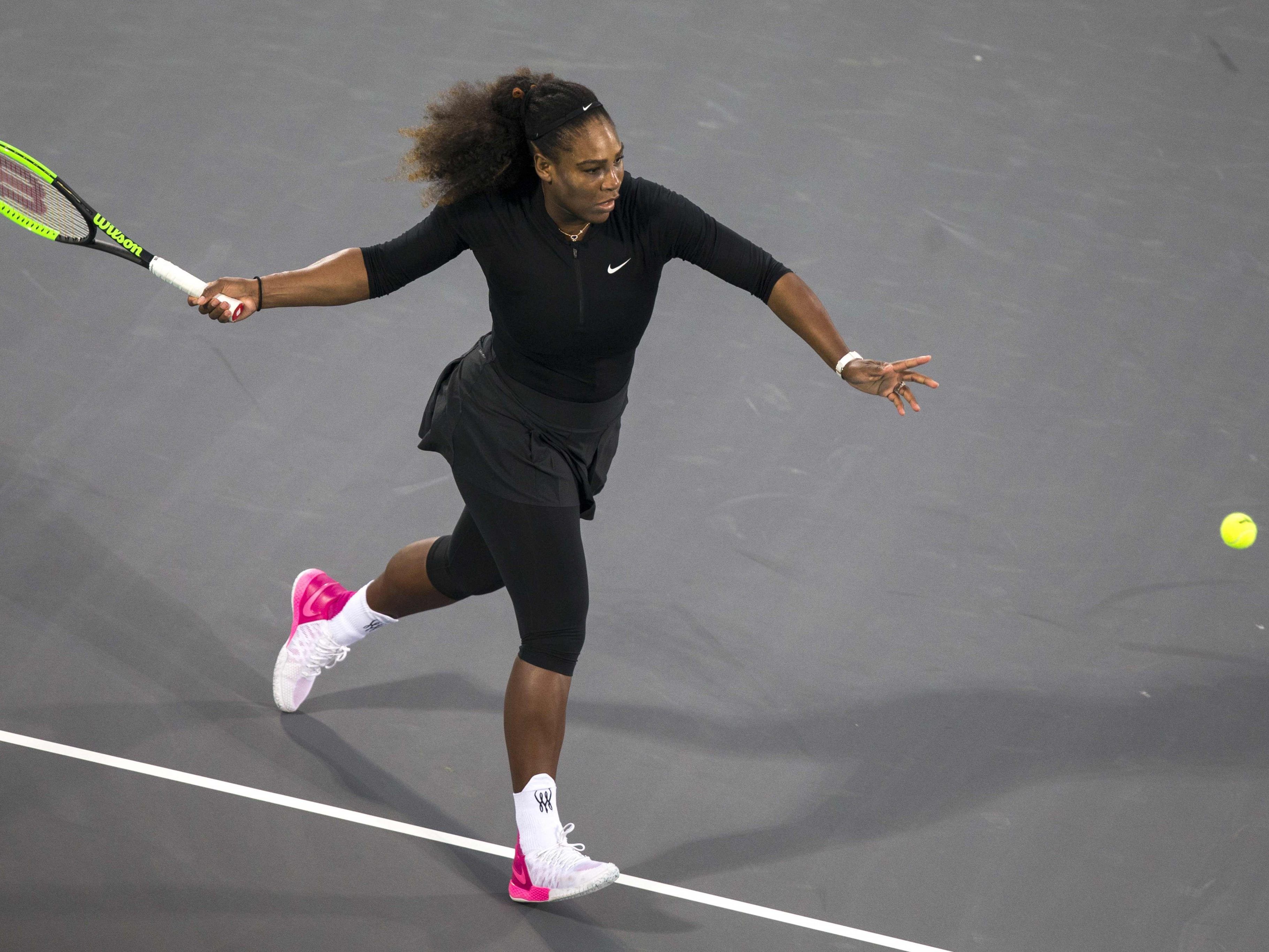 Serena Williams verlor ihr erstes Spiel nach der Geburt ihrer Tochter.