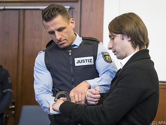 Der Angeklagte bedauert sein Verhalten "zutiefst"