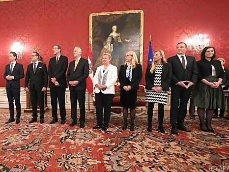 Acht Minister mussten neu angelobt werden