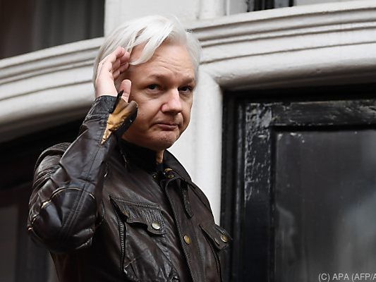 Ecudaor bürgerte Wikileaks-Grüner Assange ein.