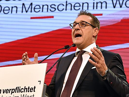 Strache bei seiner Rede in Vösendorf