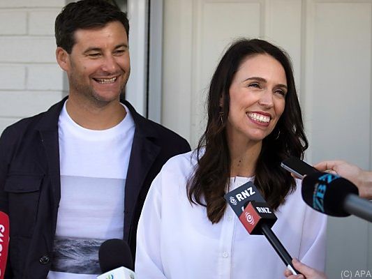 Ardern und ihr Lebensgefährte erwarten ihre erstes Kind Ardern und ihr Lebensgefährte erwarten ihre erstes Kind