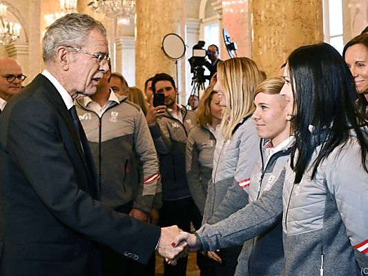 Der Bundespräsident vereidigte die AthletInnen Der Bundespräsident vereidigte die AthletInnen