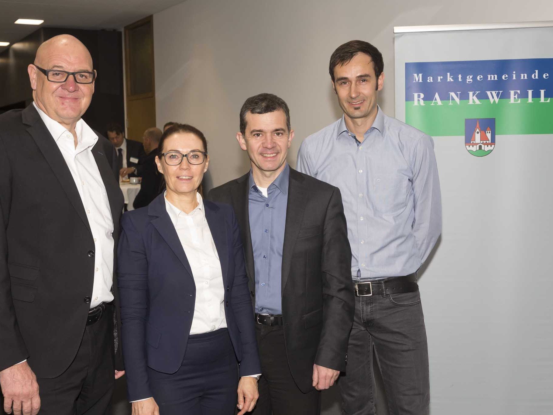 Volker Buth, CEO von Hirschmann Automotive, Carolin Frei, Leiterin der Abteilung Wirtschaft und Kommunikation der Marktgemeinde Rankweil, Bürgermeister Martin Summer und Bernd Schwendinger, HR-Chef von Hirschmann Automotive