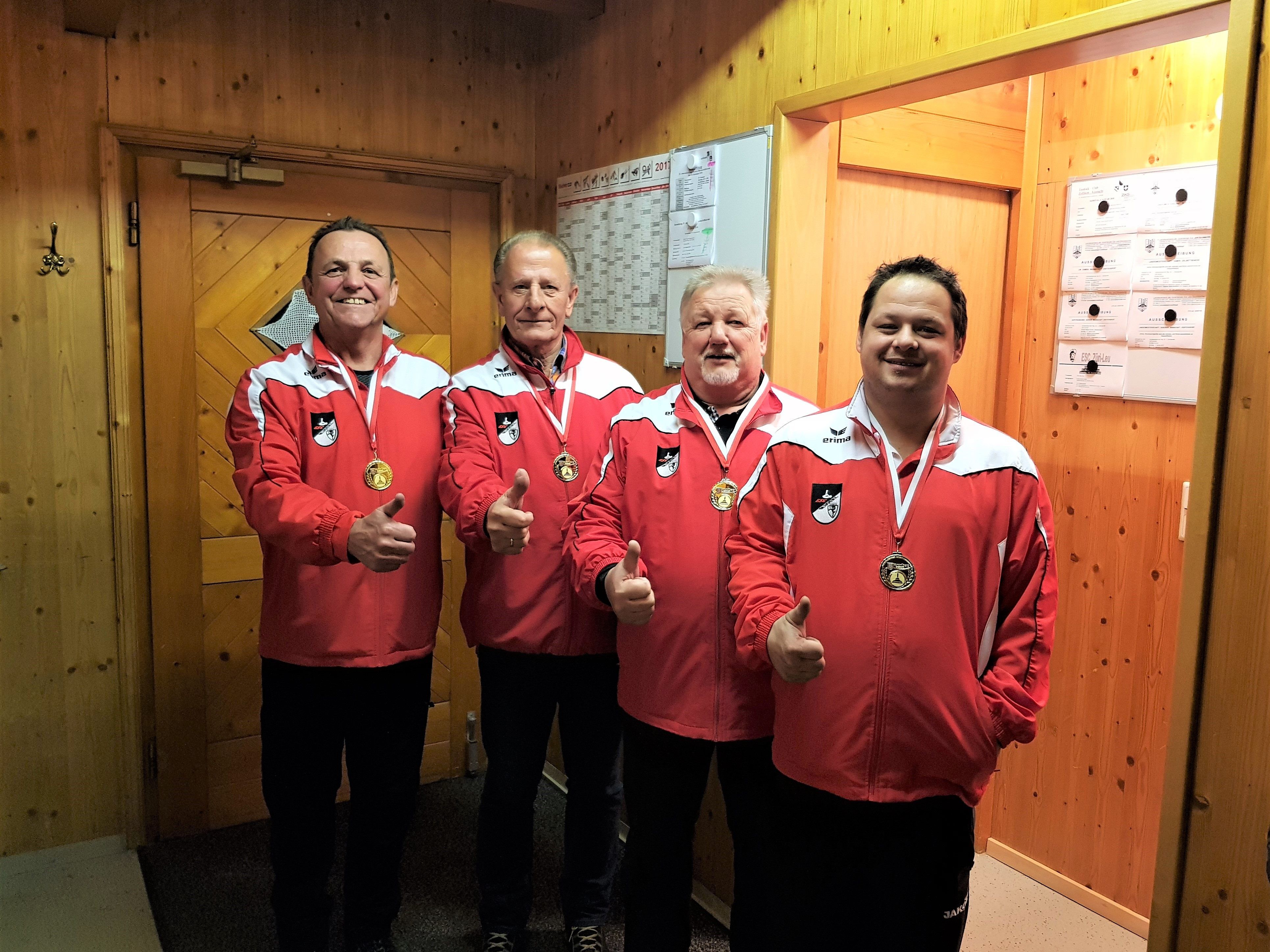 Stockschützen ESC Bludenz von vorne nach hinten: Liebminger Martin, Matthä Erich, Voltolini Arnold, Obm.Gruber Josef