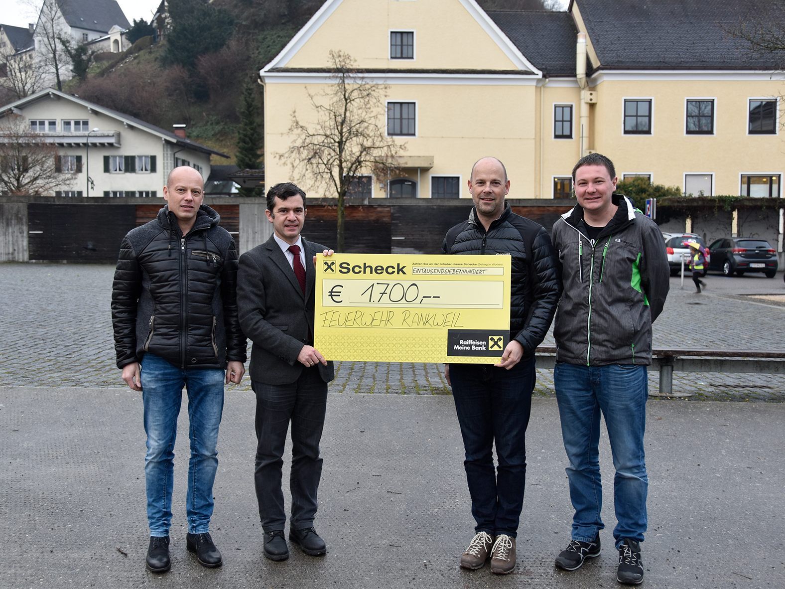 (v.l.) Patrick Müllner (Feuerwehr Rankweil), Bürgermeister Martin Summer sowie Markus Mayr und Fabian Karnekar (beide Feuerwehr Rankweil) (v.l.) Patrick Müllner (Feuerwehr Rankweil), Bürgermeister Martin Summer sowie Markus Mayr und Fabian Karnekar (beide Feuerwehr Rankweil)