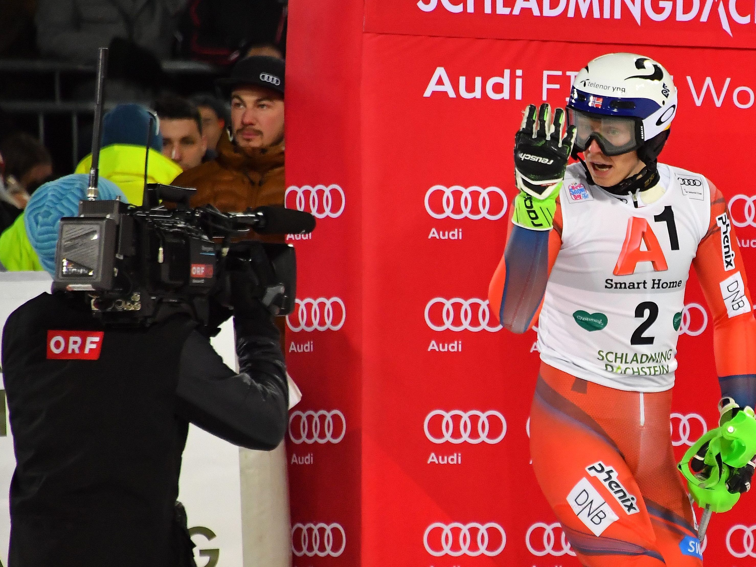 Nach der Schneeball-Attacke: Kristoffersen im Ziel.