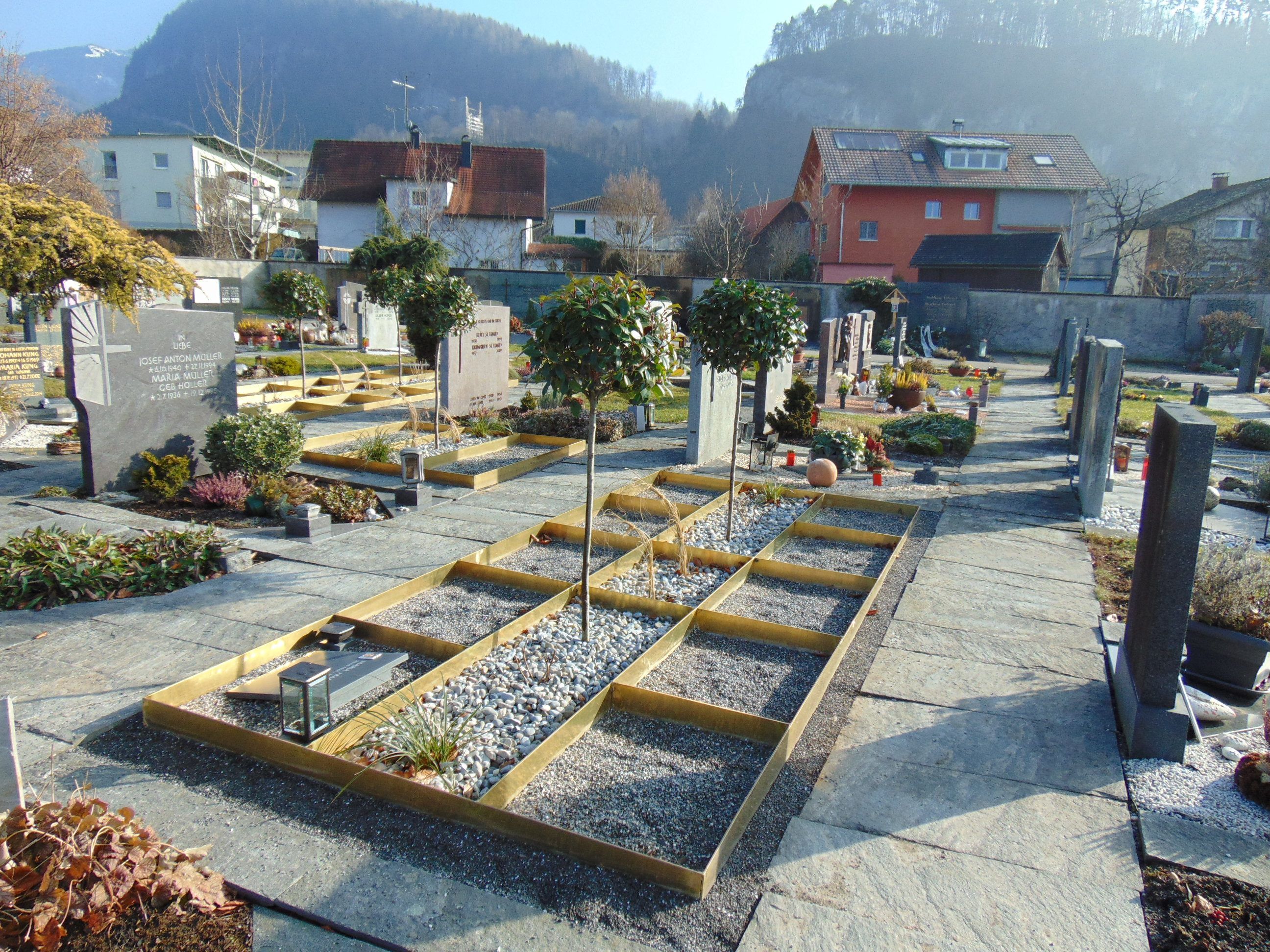 Am Friedhof Erlach entstanden erstmals Erdurnengräber Am Friedhof Erlach entstanden erstmals Erdurnengräber