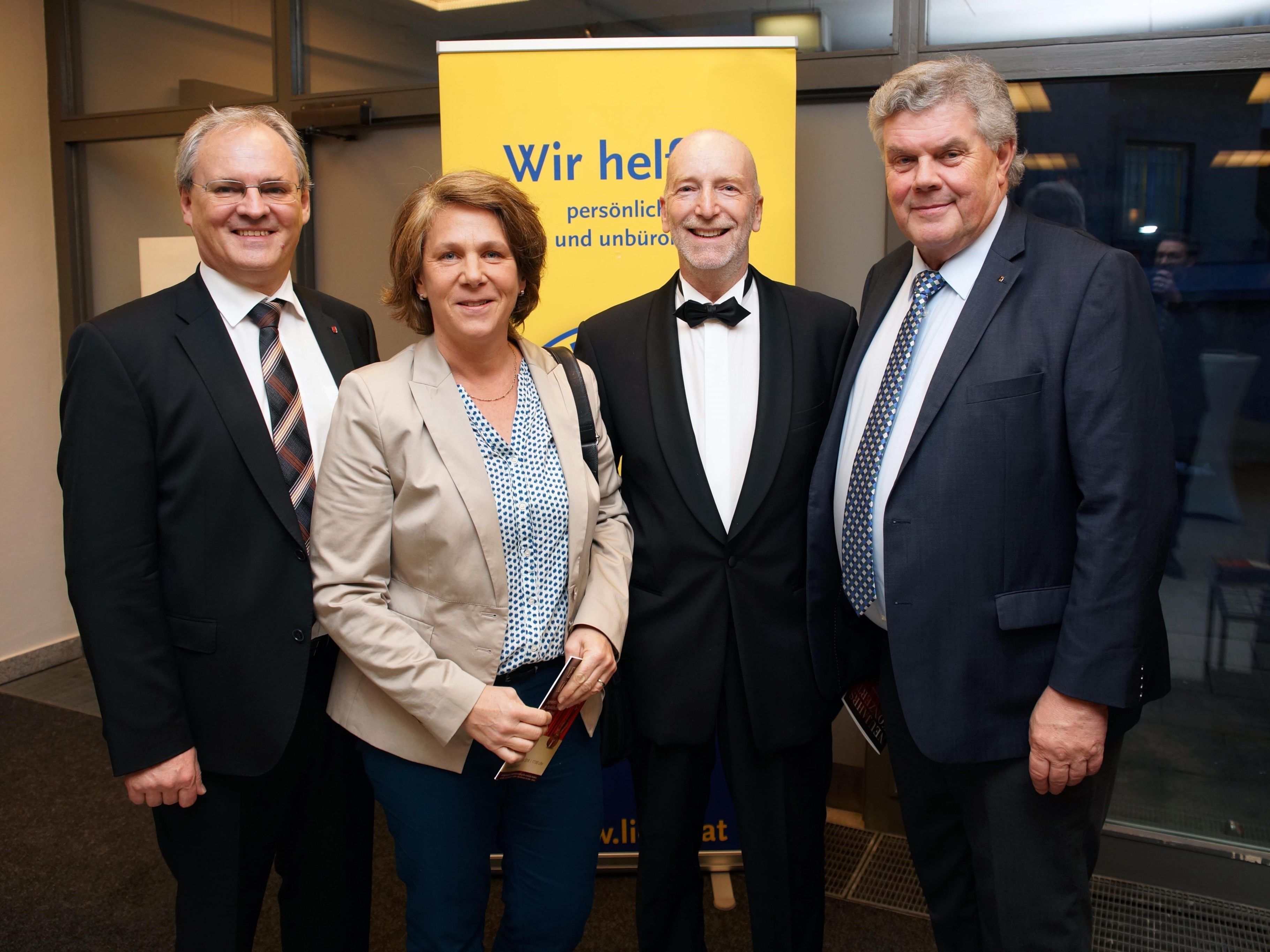 Landtagspräsident Mag. Harald Sonderegger mit Gattin Caroline, Lions Club Bludenz Präsident Mag. Karlheinz Worsch und dem Bludenzer Bürgermeister Mandi Katzenmayer. Landtagspräsident Mag. Harald Sonderegger mit Gattin Caroline, Lions Club Bludenz Präsident Mag. Karlheinz Worsch und dem Bludenzer Bürgermeister Mandi Katzenmayer.
