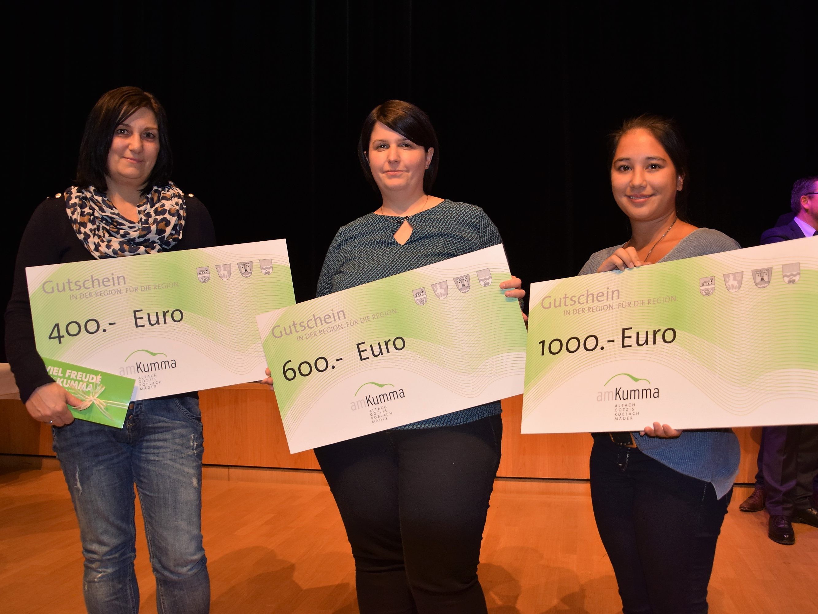 Die strahlenden Gewinnerinnen der Hauptpreise: v.l.n.r. Nicole Hagen aus Feldkirch, Christine Klocker aus Hohenems und Petra Lang aus Schwarzenberg