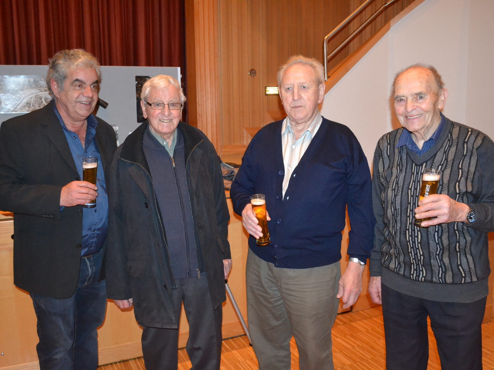 Gemeindearchivar Thomas Gamon mit Hans Kager, Walter Reinher und Otto Meyer. Gemeindearchivar Thomas Gamon mit Hans Kager, Walter Reinher und Otto Meyer.