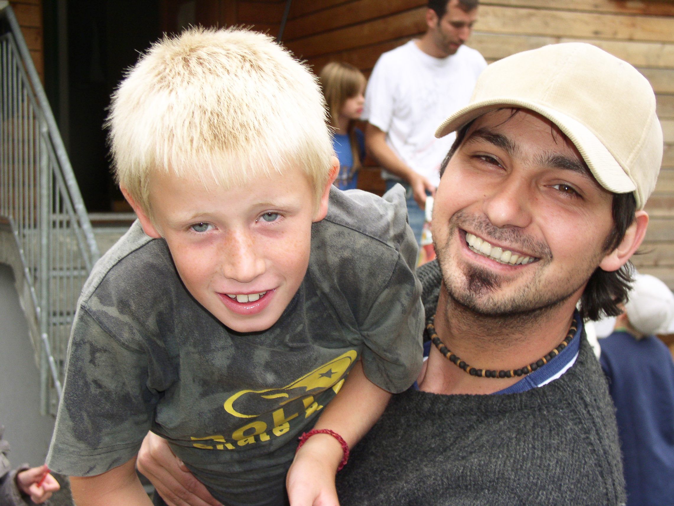 Im Herbst startet das Vorarlberger Kinderdorf gemeinsam mit dem Kolleg für Sozialpädagogik in Schlins einen dreijährigen berufsbegleitenden Lehrgang. Im Herbst startet das Vorarlberger Kinderdorf gemeinsam mit dem Kolleg für Sozialpädagogik in Schlins einen dreijährigen berufsbegleitenden Lehrgang.