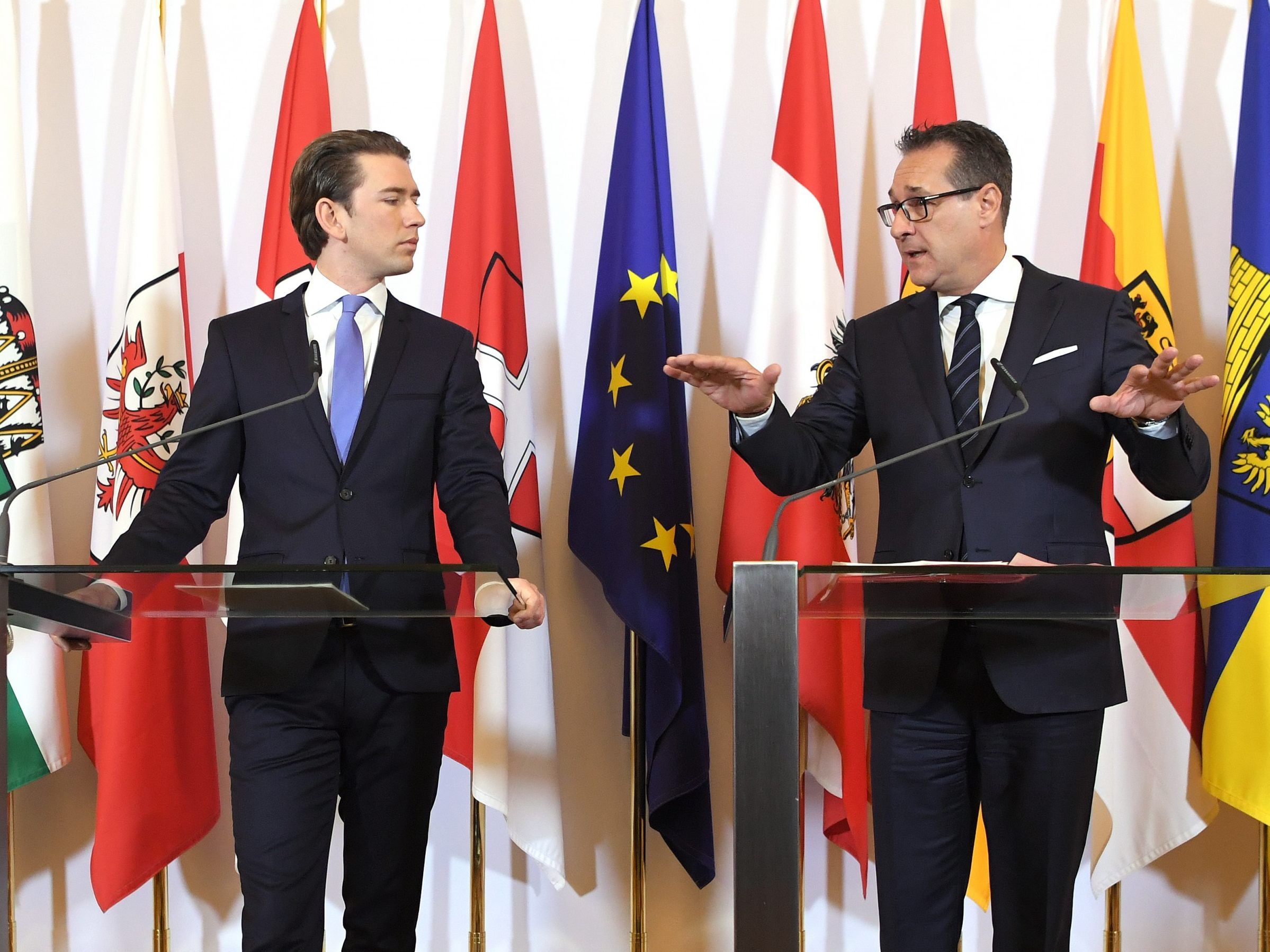 Kanzler Kurz nannte konkrete Beispiele für das neue Modell des Familienbonus. Kanzler Kurz nannte konkrete Beispiele für das neue Modell des Familienbonus.