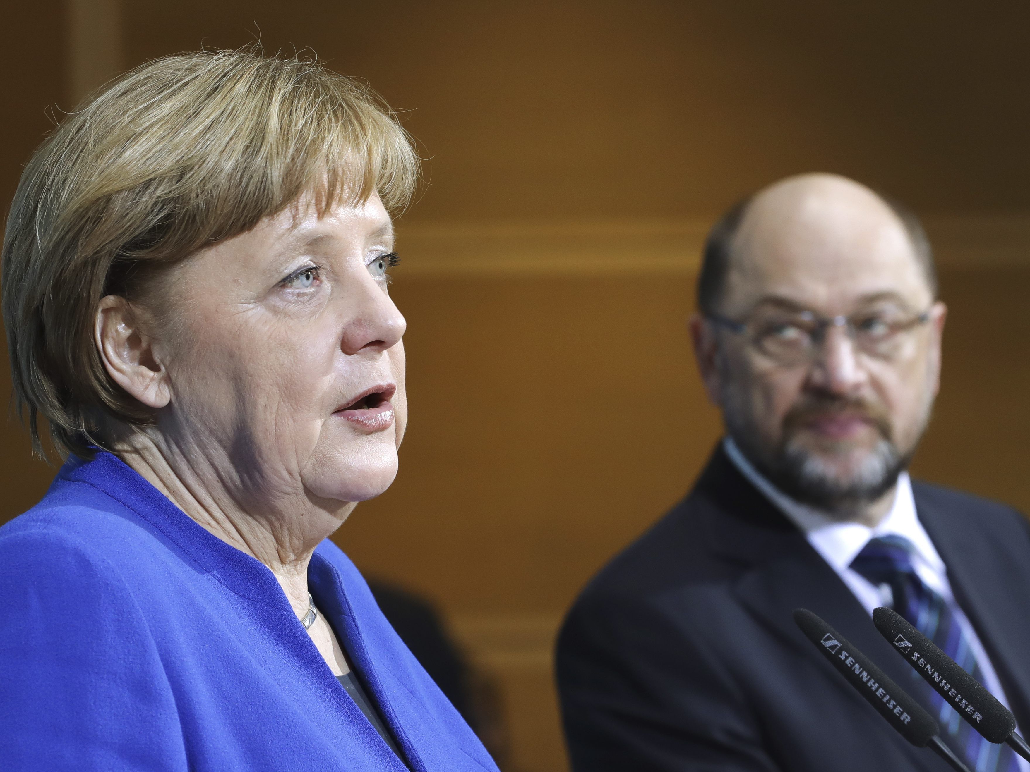 Nachzug für Flüchtlinge mit eingeschränktem Schutzstatus bis 31. Juli, dann monatliches Kontingent.