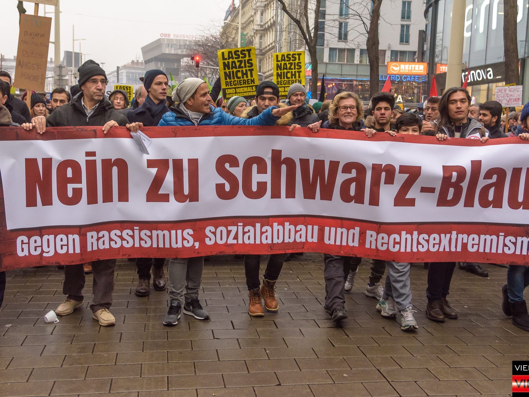 Neujahrsempfang - Großdemo gegen Schwarz-Blau! - Christian-Broda Platz - 13.01.2017