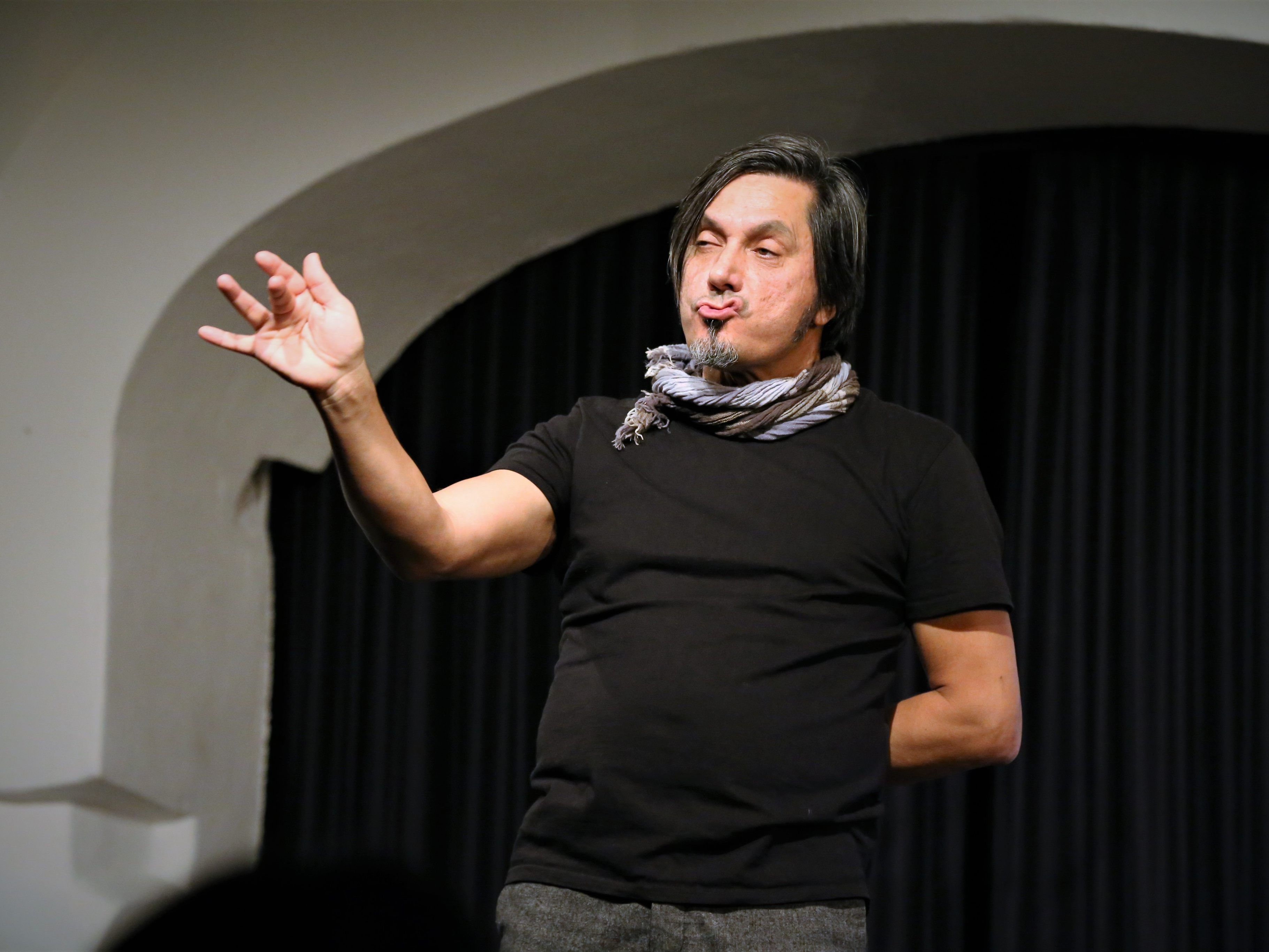 Der deutsch-türkische Kabarettist und Cartoonist Muhsin Omurca sorgte für Aufregung und viele Lacher auf der TaS-Bühne.