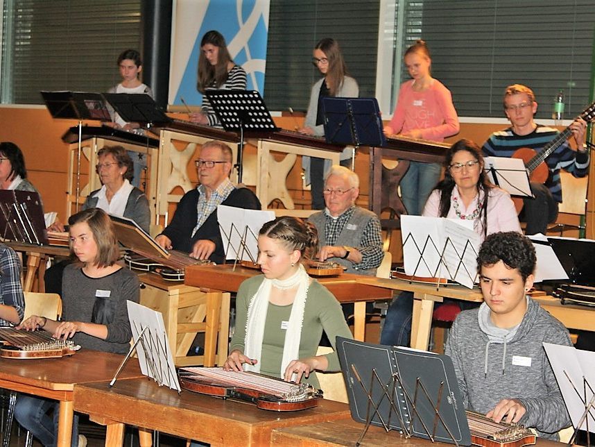 Der Vorarlberger Zithertag findet in der Musikhauptschule Lingenau statt.