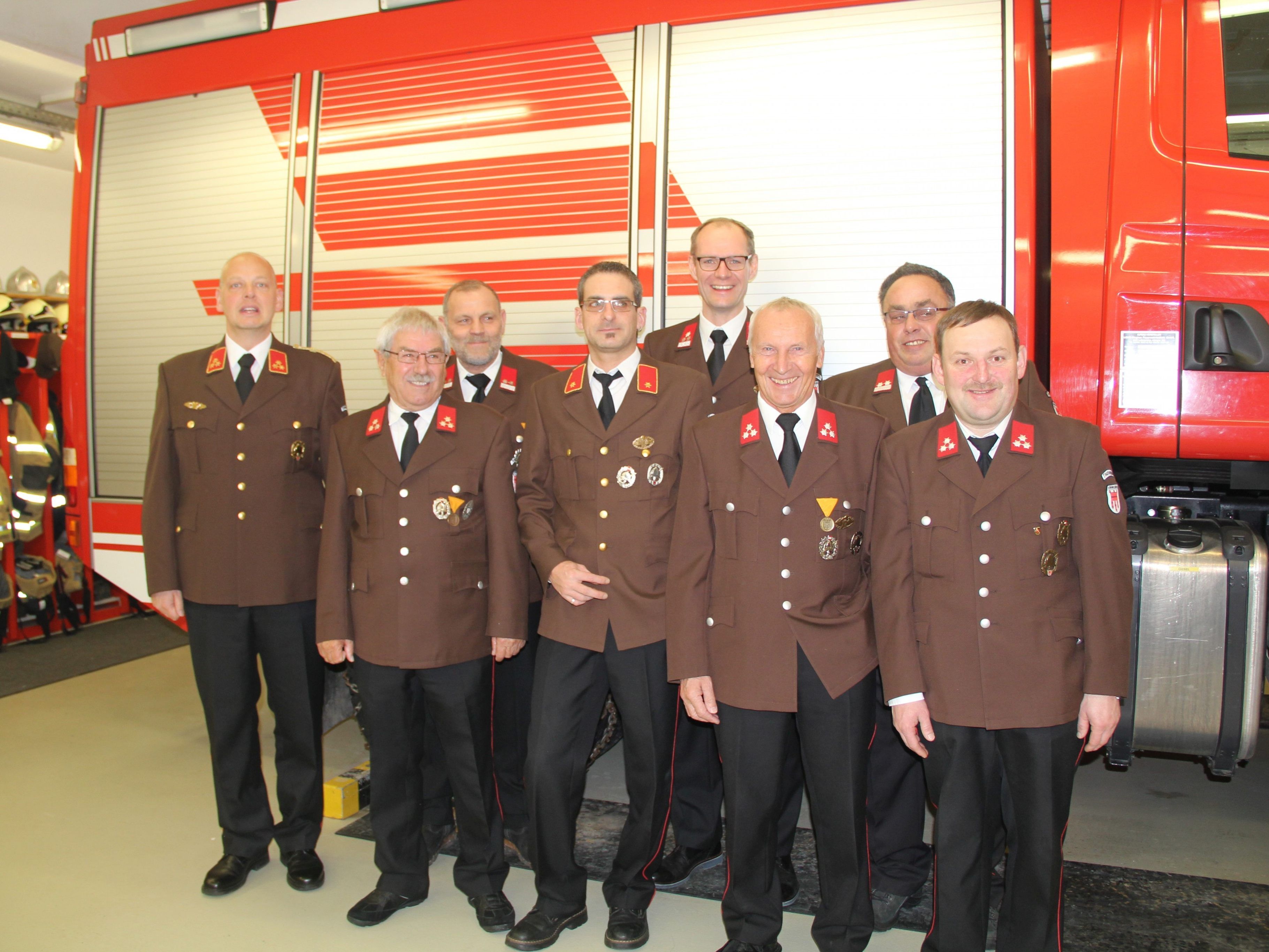 Bei der Jahreshauptversammlung der Feuerwehr Tschagguns wurden gleich acht Floriani-Jünger geehrt.