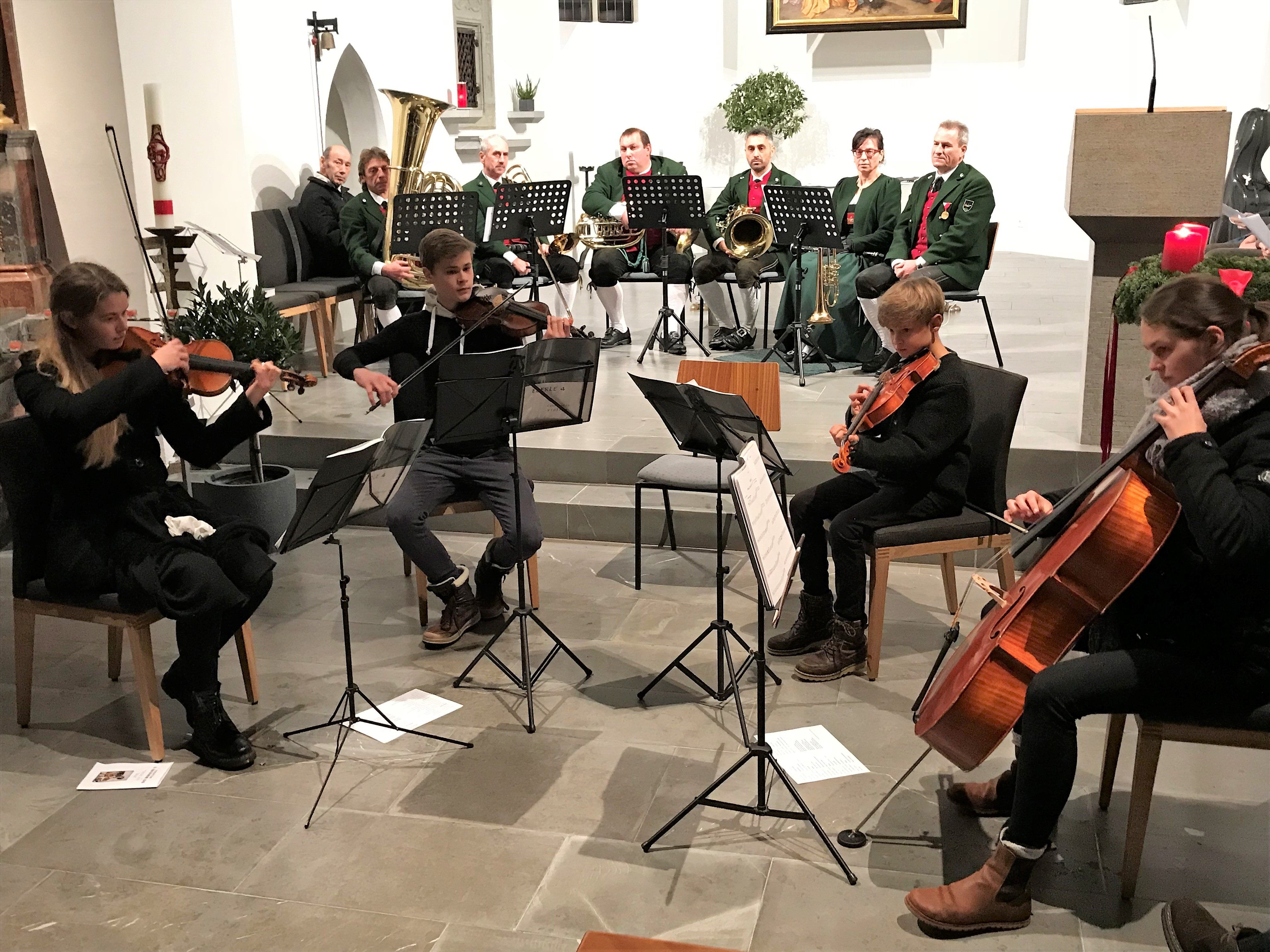 „Eberle 4“ mit Hanna, Marie, Constantin und Johannes begeisterte die Zuhörer. „Eberle 4“ mit Hanna, Marie, Constantin und Johannes begeisterte die Zuhörer.
