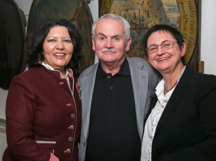 Gastgeberin Mag. Irina Abramova und Dr. Helfried Niederl mit Gattin Mag. Gerti Niederl-Klim Gastgeberin Mag. Irina Abramova und Dr. Helfried Niederl mit Gattin Mag. Gerti Niederl-Klim