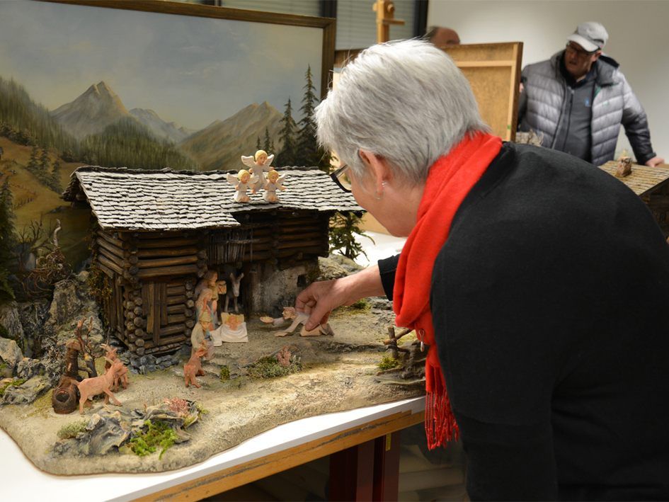 Das Museum freute sich über die bereitgestellten Krippen. Das Museum freute sich über die bereitgestellten Krippen.