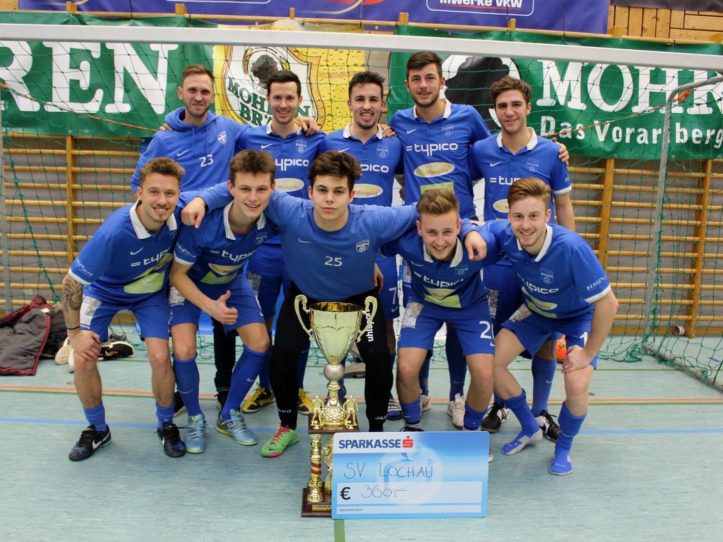 SV typico Lochau beim 22. Hallenmasters-Turnier 2018 in Wolfurt: Alexander Rundstuck, Matthias Hänsler, Sandro Eichhübl, Kevin Prantl und Patrick Prantl (vorne); Marcel Praml, Fabian Fink, Robin Lhotzky, Fabio Feldkircher und Julian Reiner (hinten).
