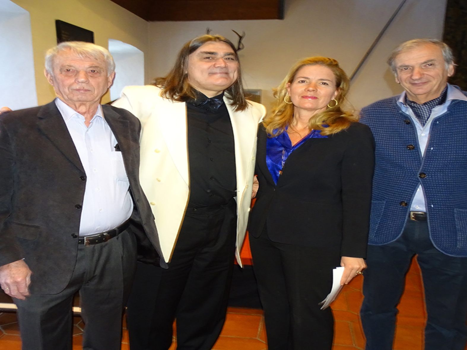 osef Kloiber (l.) und Stephanie Waldburg-Zeil vom Verein Arpeggione mit Robert Bokor und Irakli Gogibedaschwili. osef Kloiber (l.) und Stephanie Waldburg-Zeil vom Verein Arpeggione mit Robert Bokor und Irakli Gogibedaschwili.