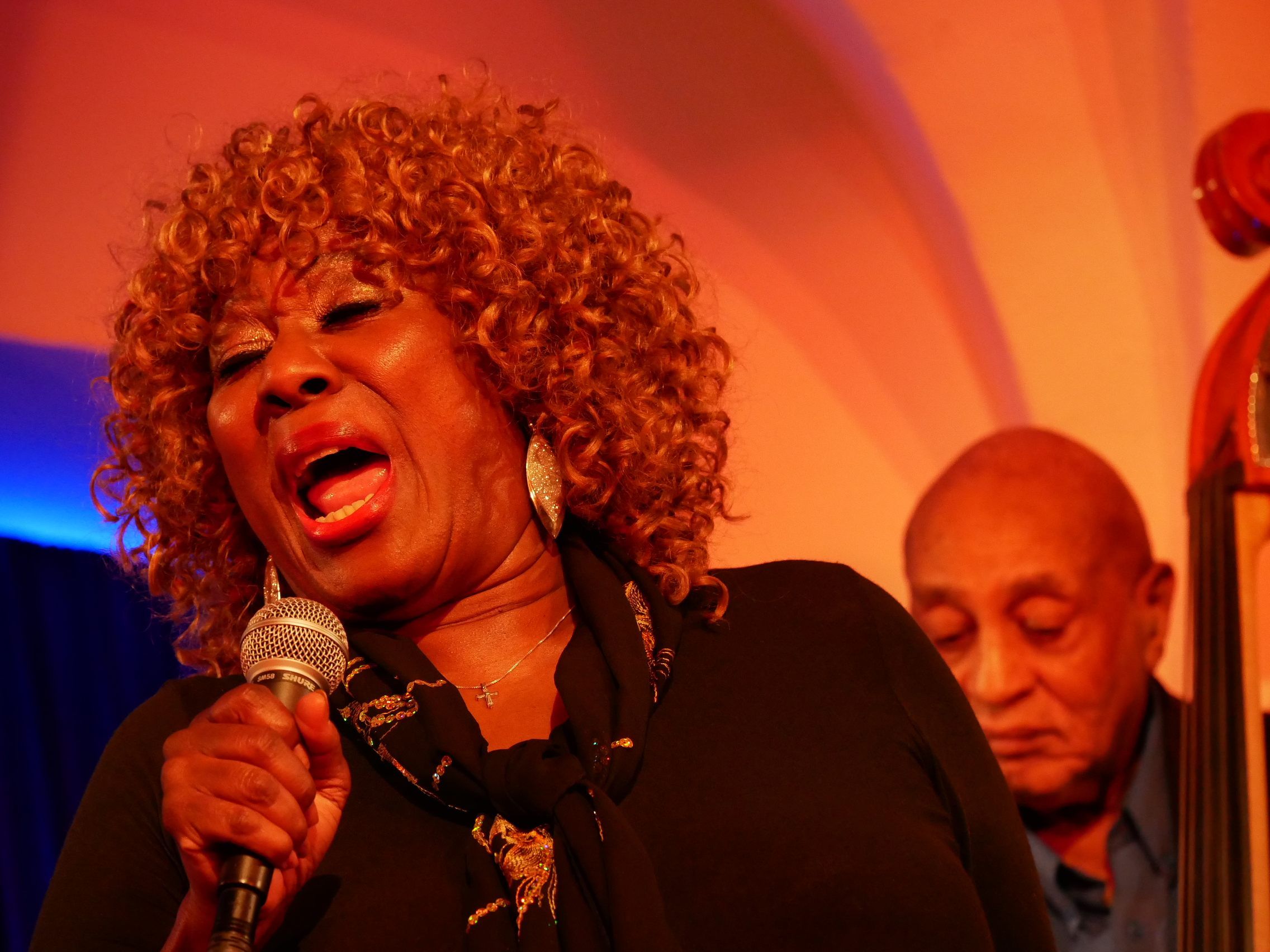 Ein Highlight des Jazzfestivals im Saumarkt war der Auftritt der Jazzsängerin Joan Faulkner.