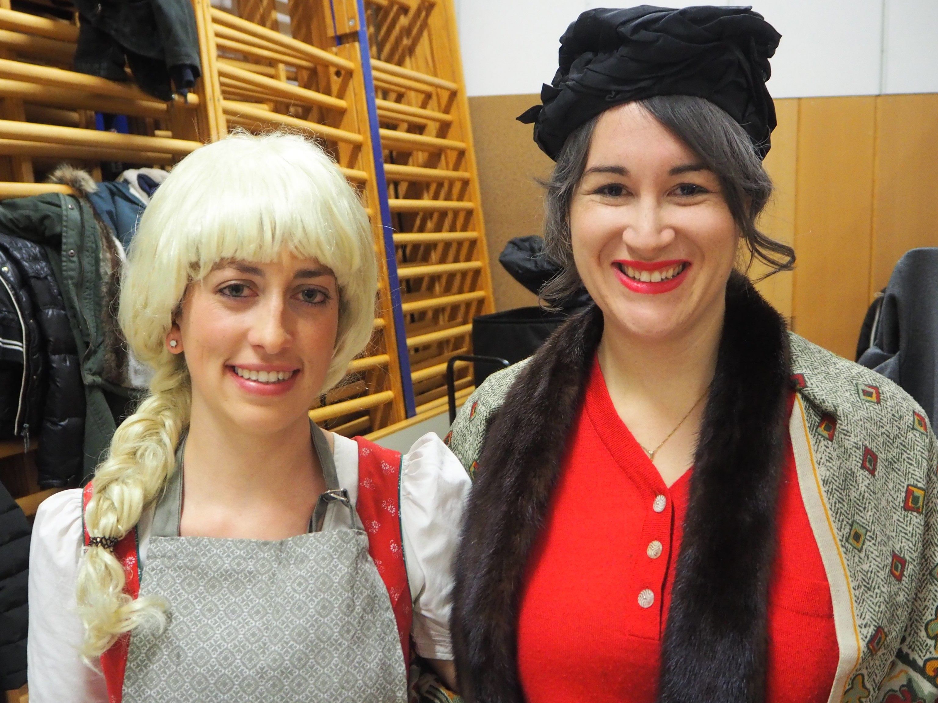 Priska alias "Vroni" und Stefanie alias "Theres" Priska alias "Vroni" und Stefanie alias "Theres"