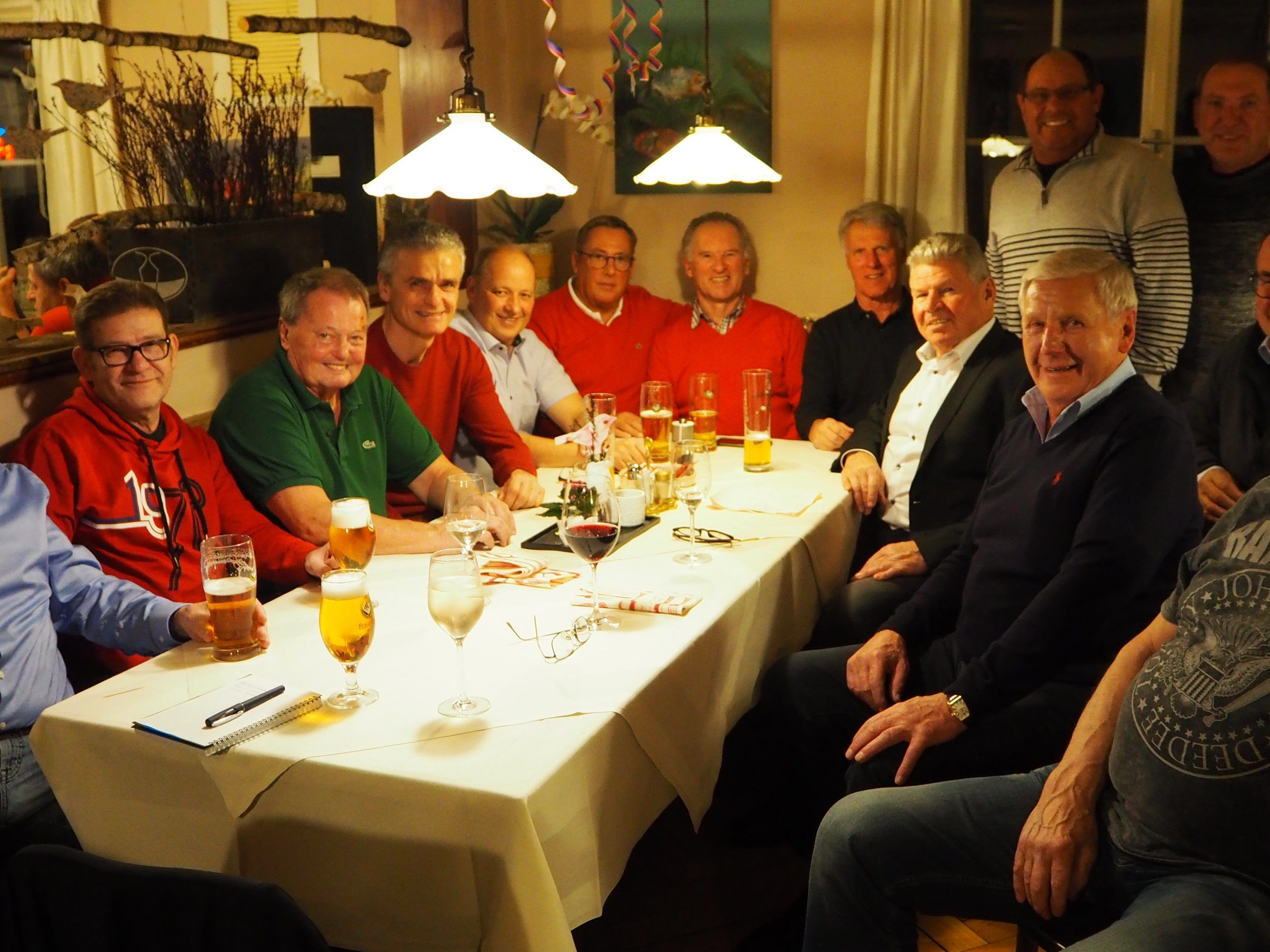 Kurt Thielmann, Erwin Langer, Sepp Mössmer, Herbert Keckeis, Otmar Dobler, Herbert Schallert, Bernie Stricker, Herbert Mörtel, Reinhard Makowiecki, Franz Patsch, Franz Kotnauer, Sigi Mayer Stehend: Florian Lampert, Johannes Mayer Kurt Thielmann, Erwin Langer, Sepp Mössmer, Herbert Keckeis, Otmar Dobler, Herbert Schallert, Bernie Stricker, Herbert Mörtel, Reinhard Makowiecki, Franz Patsch, Franz Kotnauer, Sigi Mayer Stehend: Florian Lampert, Johannes Mayer