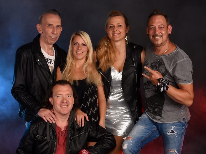 „Pech & Schwefel“ reisen extra aus Wien an um in Stallehr für Stimmung zu sorgen!