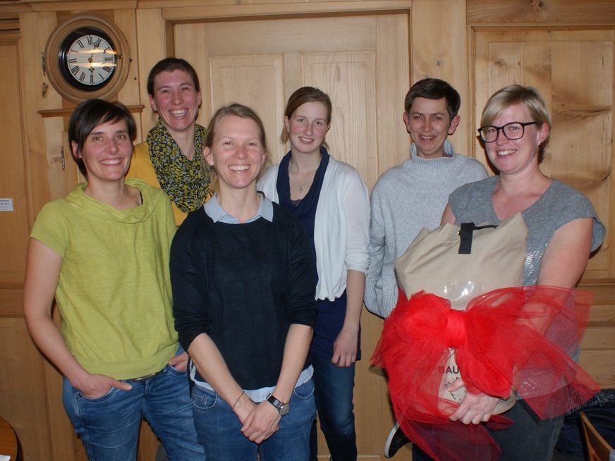 Das neue Team v.l.n.r.: Emilia Peter, Kristin Fleischer, Beatrice Feurstein, Tanja Sieber, Karin Beer und Nicole Huchler Das neue Team v.l.n.r.: Emilia Peter, Kristin Fleischer, Beatrice Feurstein, Tanja Sieber, Karin Beer und Nicole Huchler