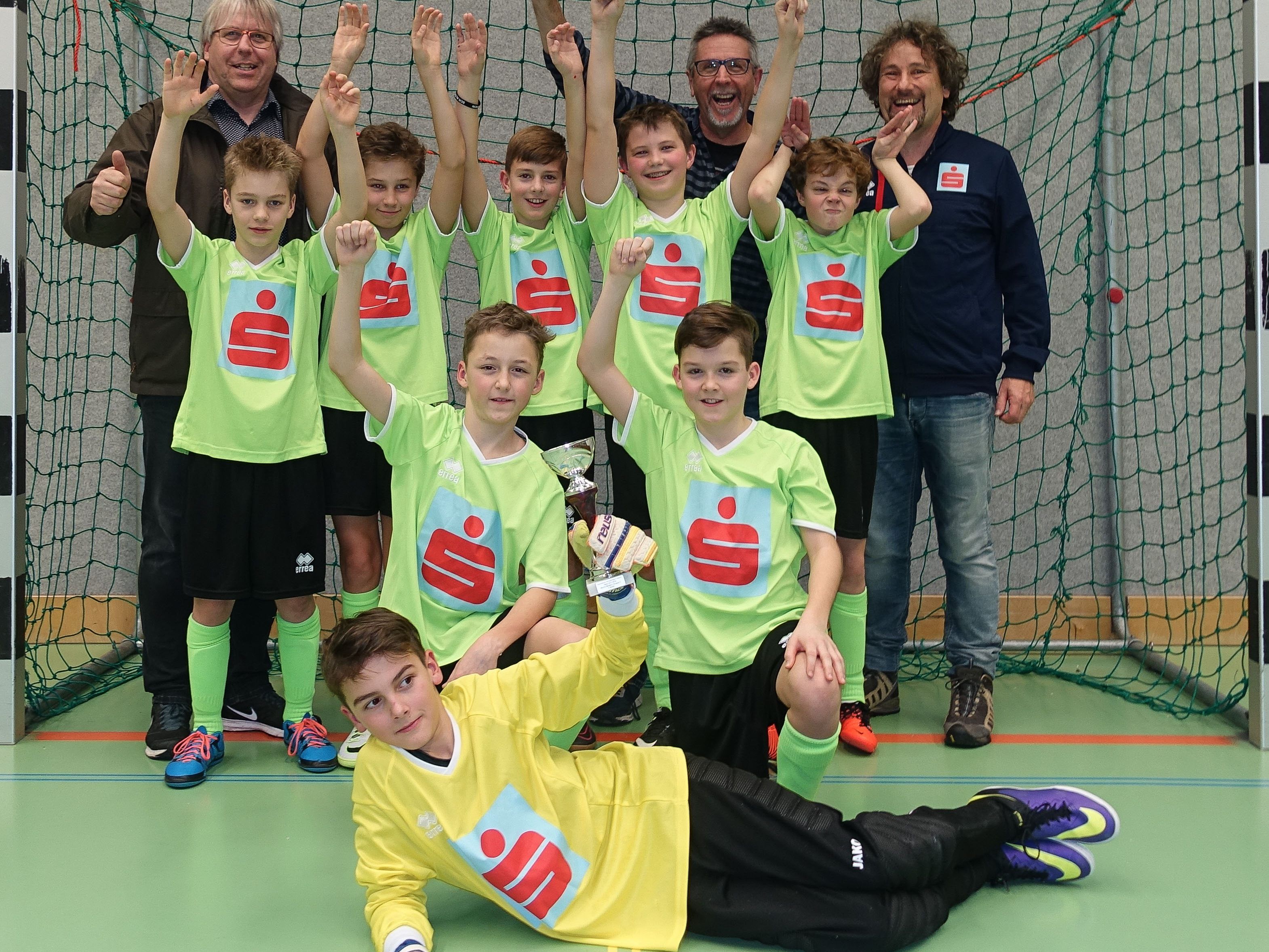 Freude bei den Schülern der NMS Klostertal über den Bezirksmeistertitel. Freude bei den Schülern der NMS Klostertal über den Bezirksmeistertitel.