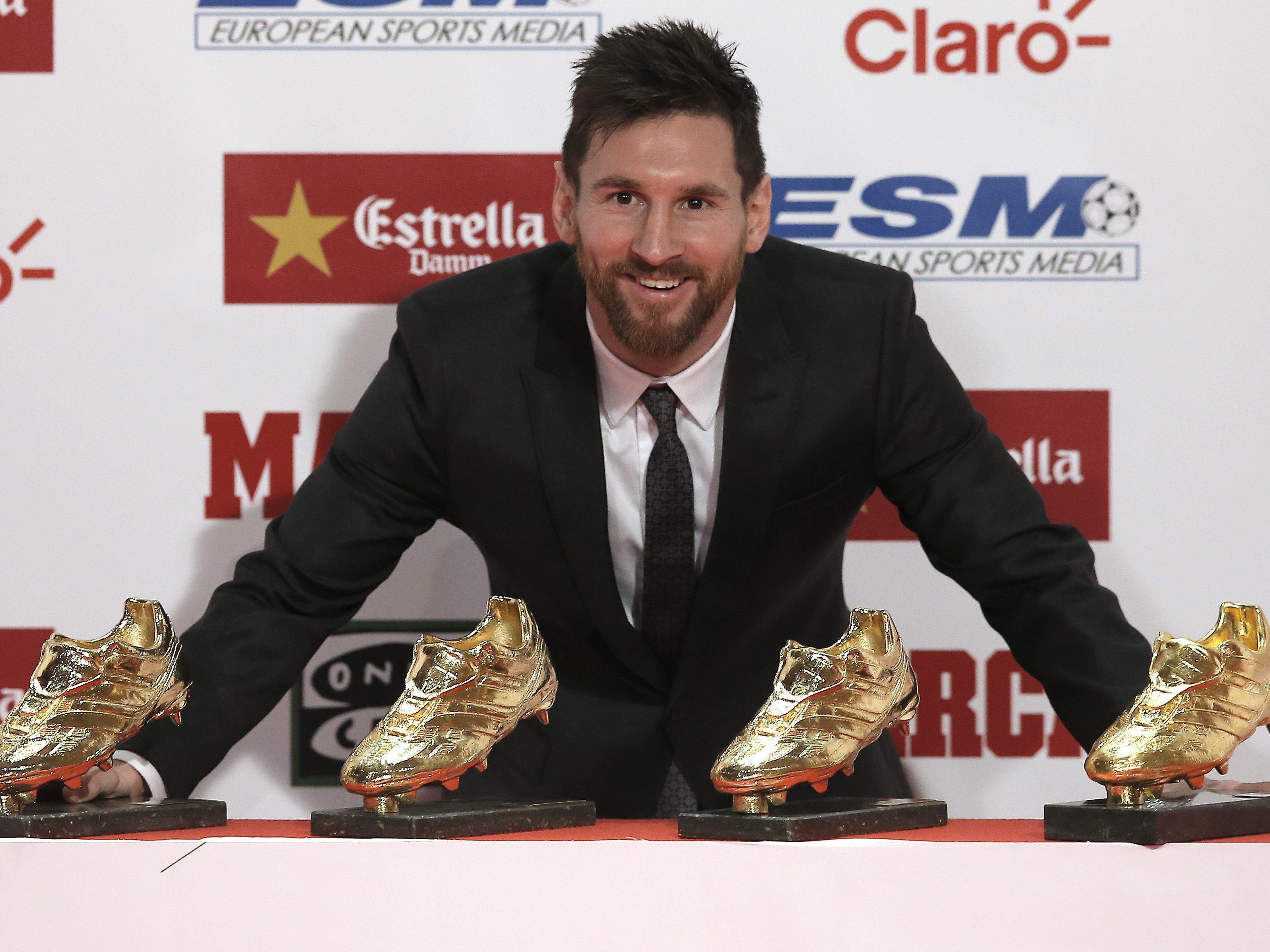 Mit seinem neuen Vertrag sprengt Lionel Messi alle Rekorde. Mit seinem neuen Vertrag sprengt Lionel Messi alle Rekorde.