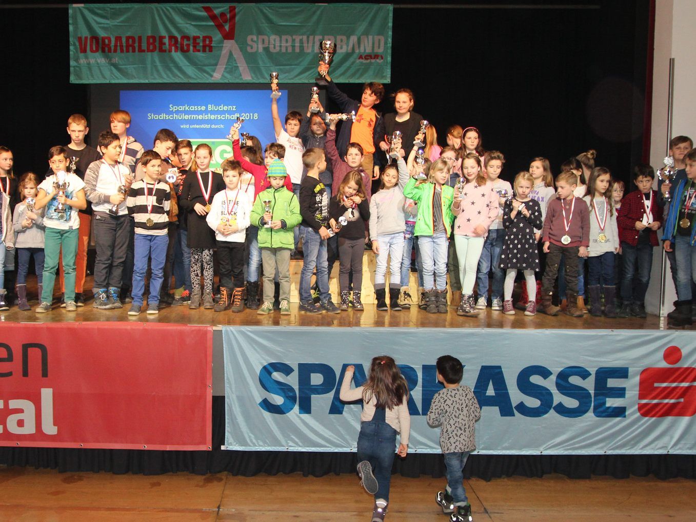 Am Ende waren bei der Sparkasse Bludenz Stadtschülermeisterschaft alle Sieger.