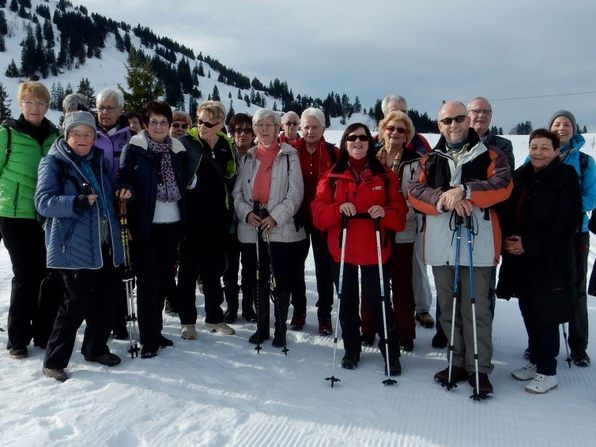 fröhliche Wandergruppe
