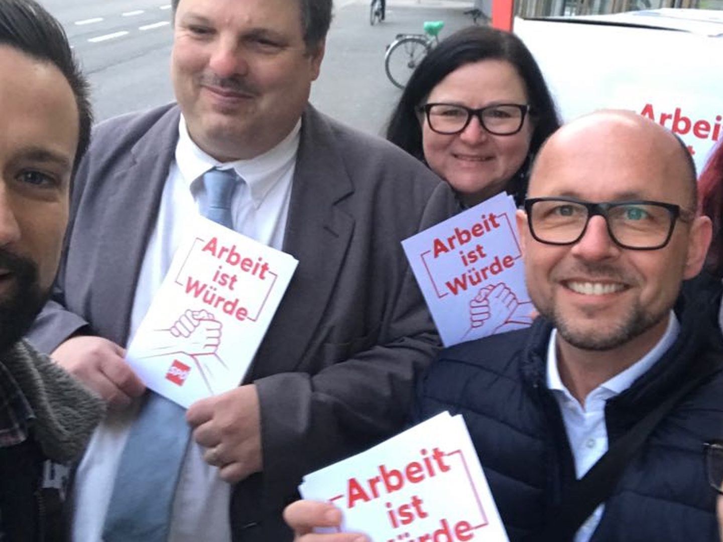 Auch in Bregenz protestierten SPÖ-Mitglieder vor der AMS-Geschäftsstelle.