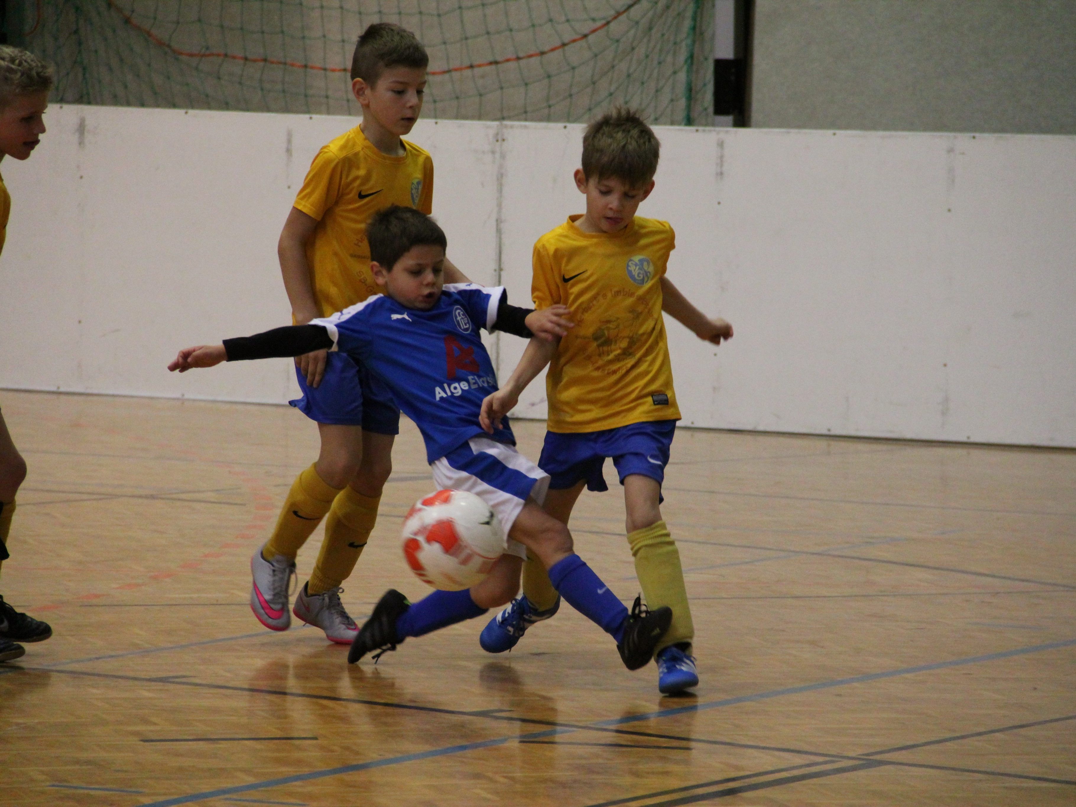 Spannenden Hallenfußball gibt es am Wochenende in der Sporthalle zu sehen. Spannenden Hallenfußball gibt es am Wochenende in der Sporthalle zu sehen.