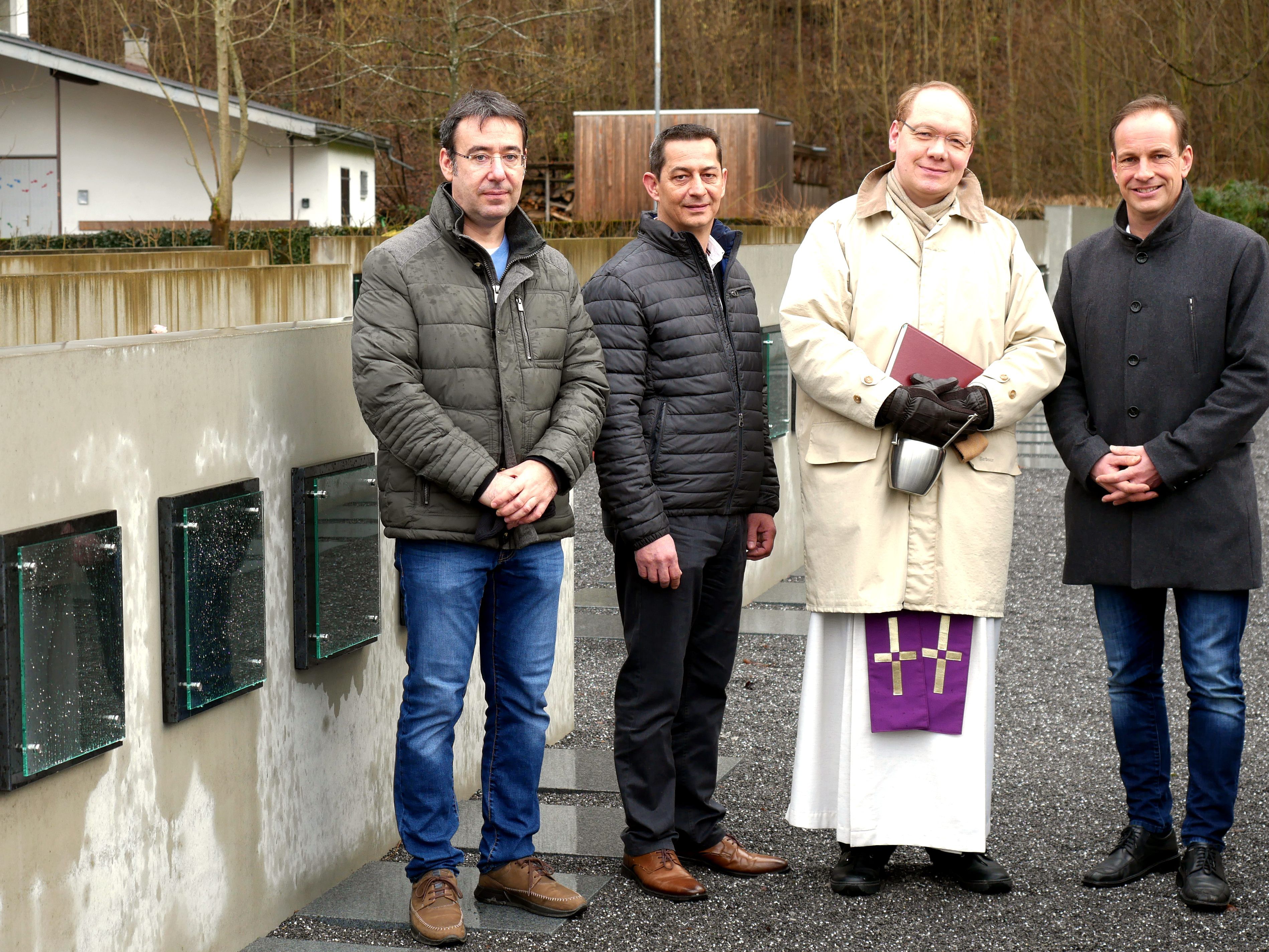 v. l. BM Ing. Reinhard Peter, StR. Martin Buder, Pfarrer DDr. Thomas Heilbrun, Bgm. Dieter Egger