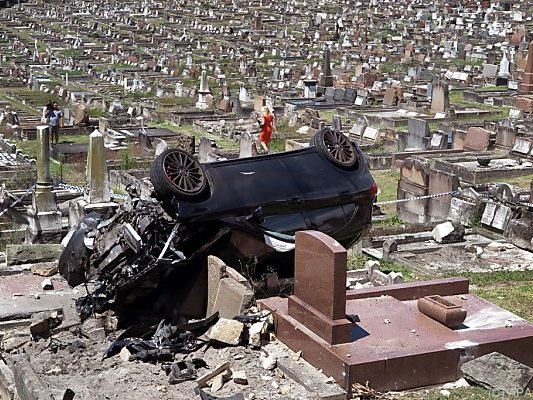 Die Fahrt endete auf einem Grabstein