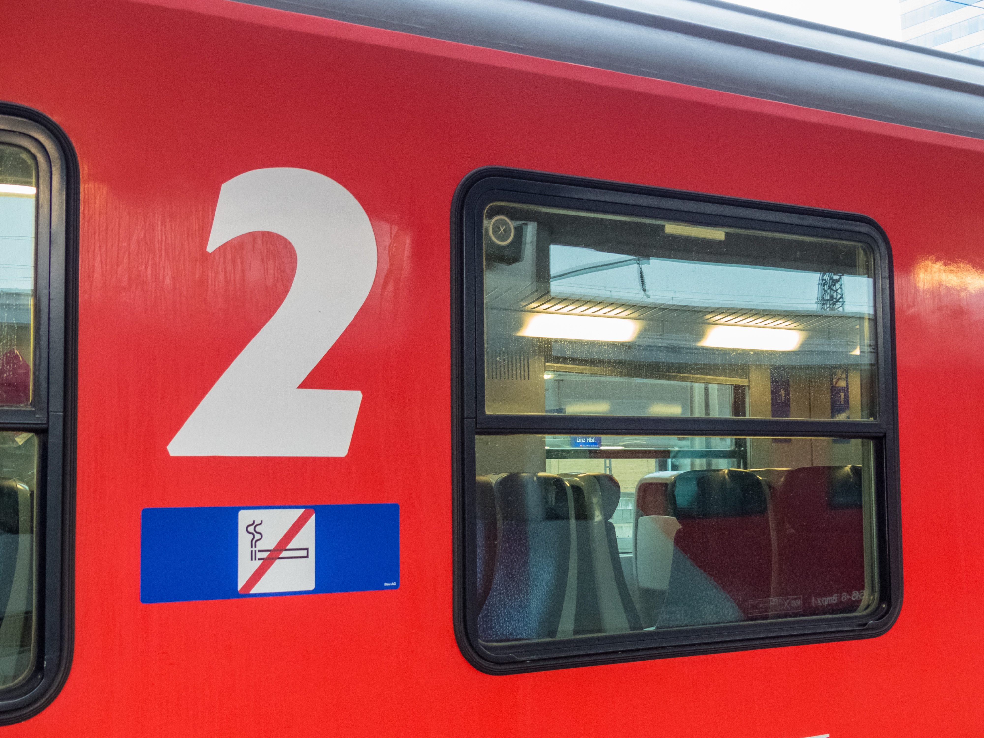 Auf der Strecke von Lindau nach Friedrichshafen mastubierte ein Mann im Zug.