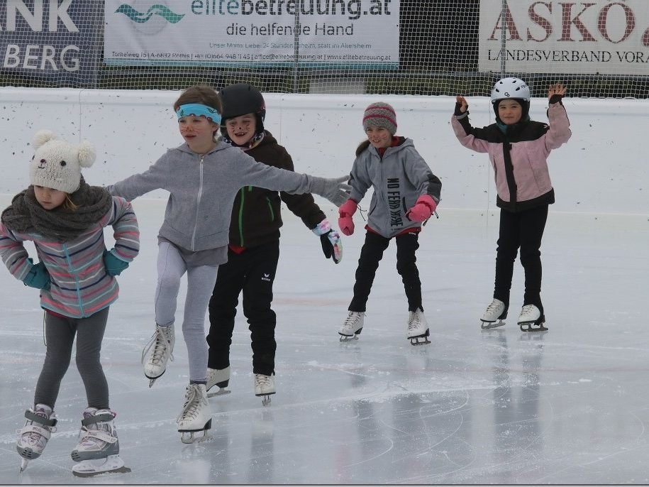 Junge Eiskunstläufer werden in Rankweil ausgebildet Junge Eiskunstläufer werden in Rankweil ausgebildet