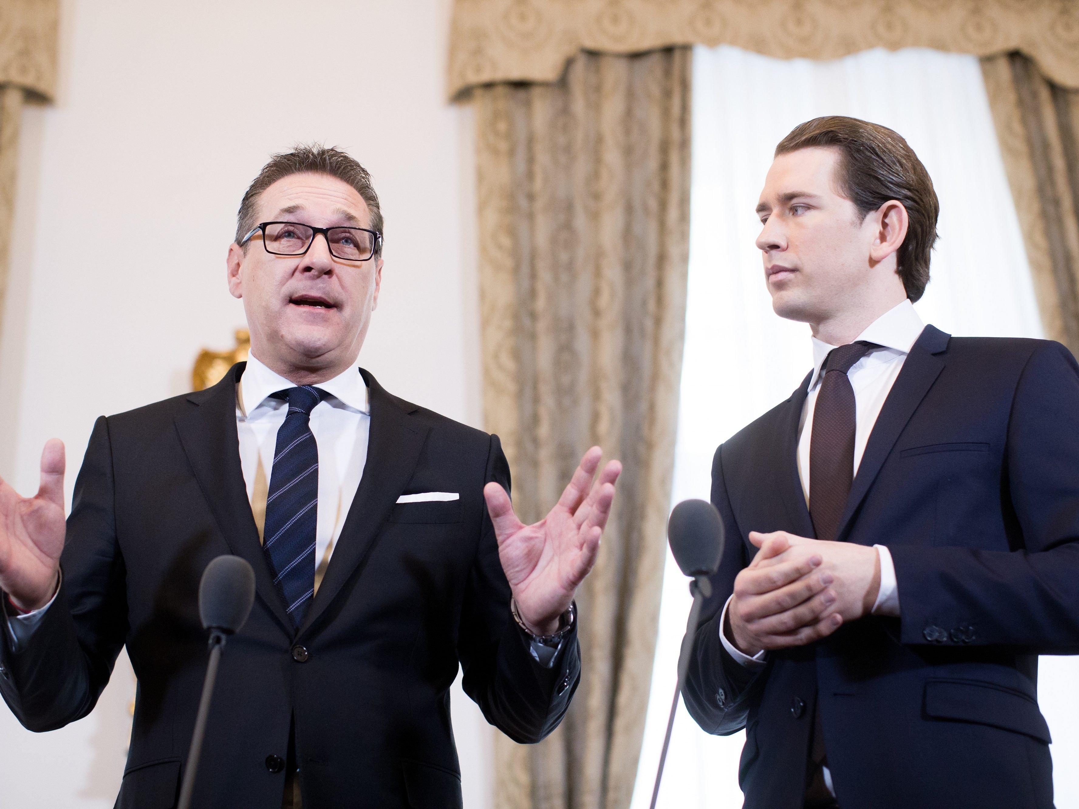 Bundeskanzler Sebastian Kurz (ÖVP) sieht die Kosovo-Aussage von Vize-Kanzler Heinz-Christian Strache (FPÖ) klargestellt. Bundeskanzler Sebastian Kurz (ÖVP) sieht die Kosovo-Aussage von Vize-Kanzler Heinz-Christian Strache (FPÖ) klargestellt.