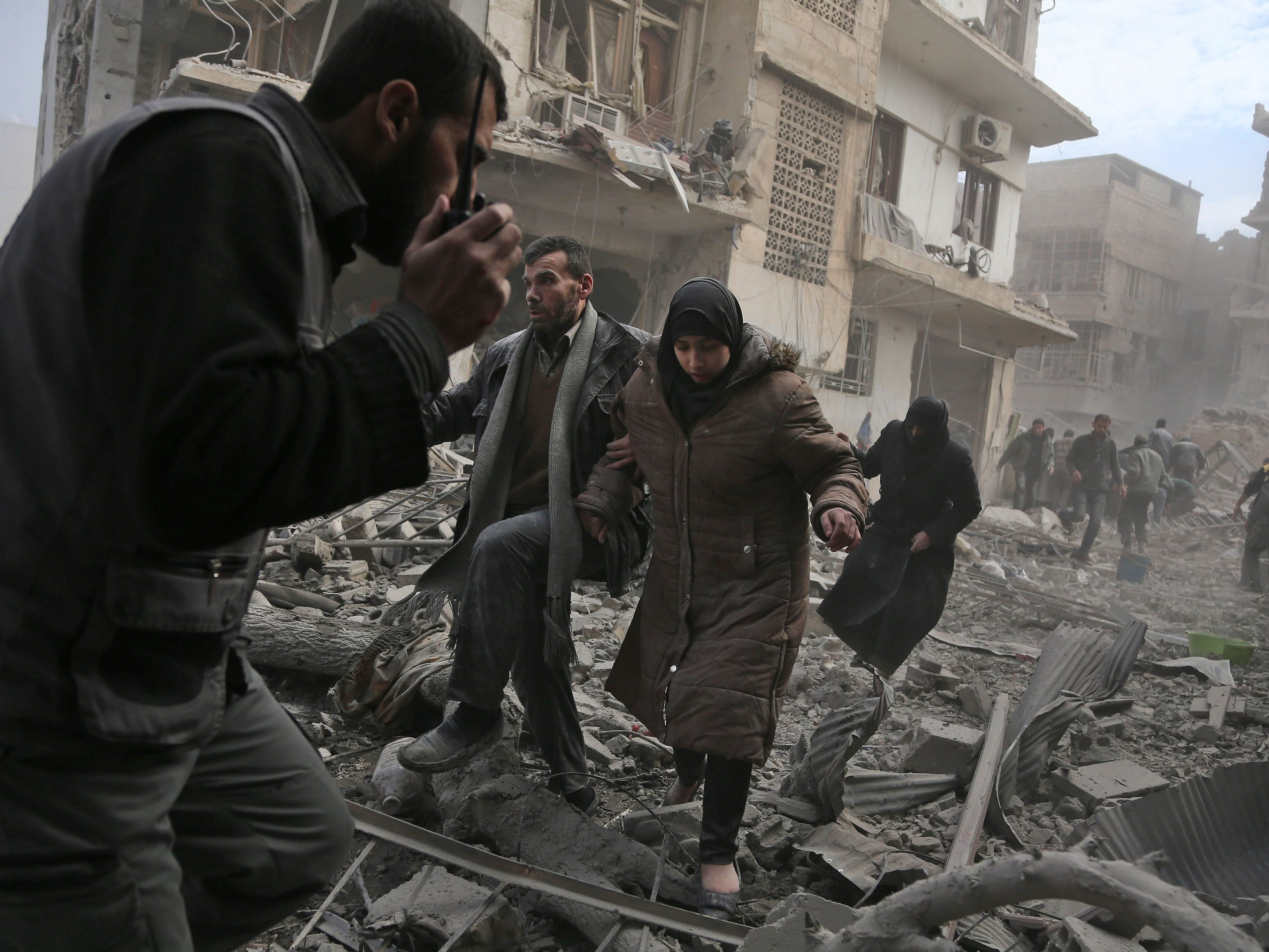 Assad setzt Beschuss den vierten Tag in Folge unvermindert fort. Assad setzt Beschuss den vierten Tag in Folge unvermindert fort.