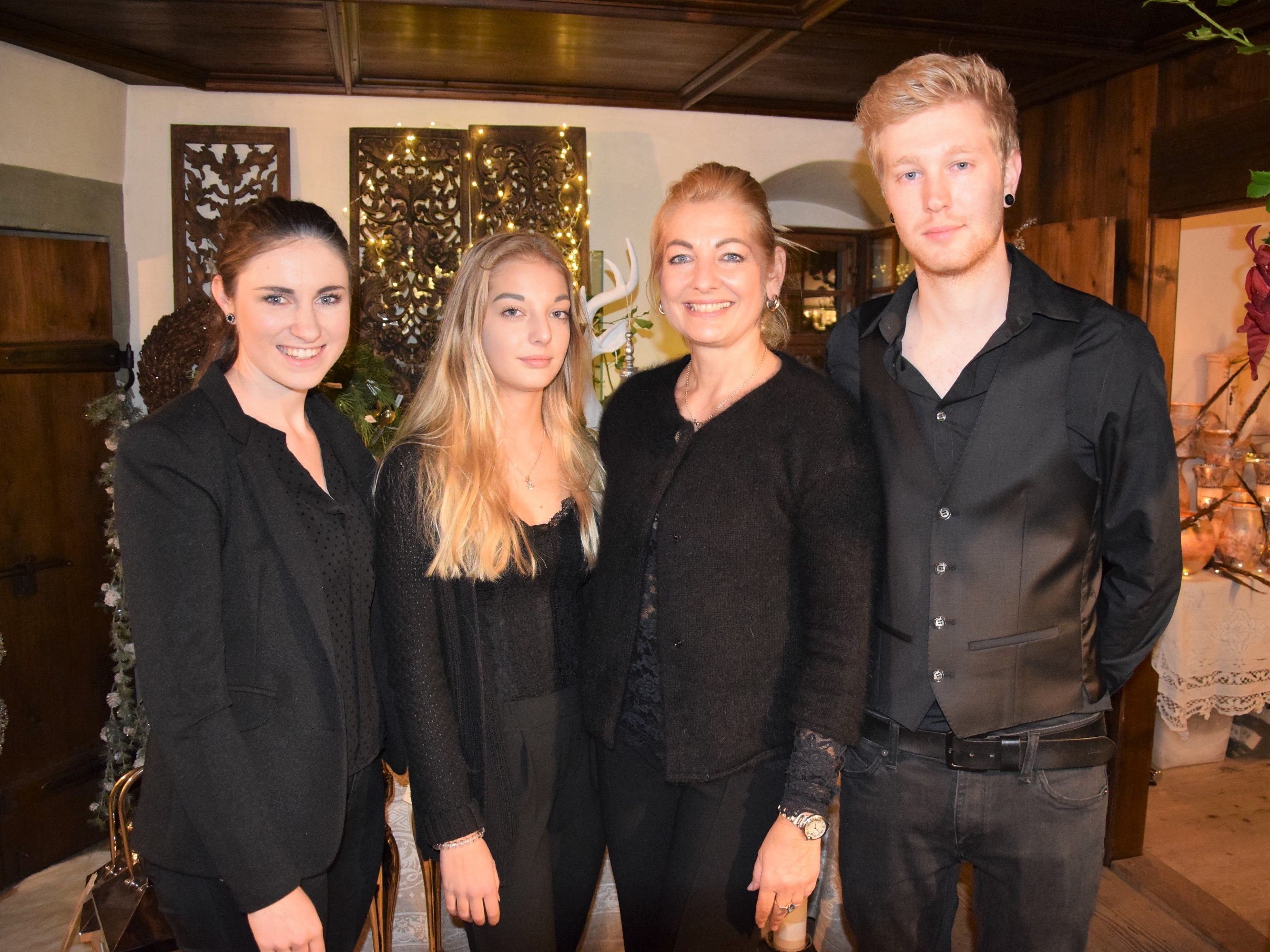 Anfang November 2017 weckte die Mirandum in Götzis schon großes Interesse. Im Bild: Organisatorin Susanne Dieterle mit einem Teil ihrer Familie
