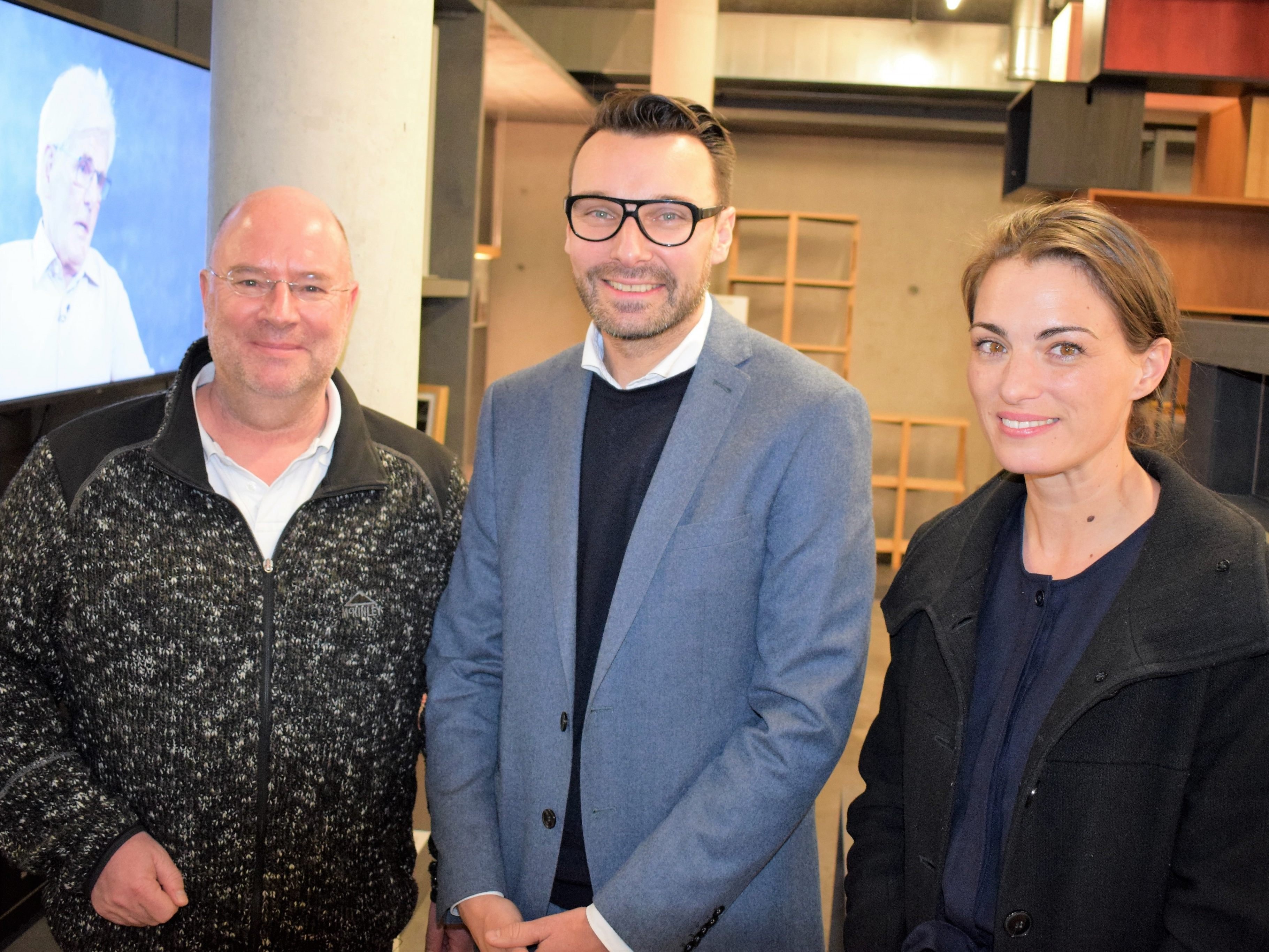 Direktor Andreas Rudigier, GF Thomas Geisler und Verena Konrad freuen sich über die gelungene Ausstellung.